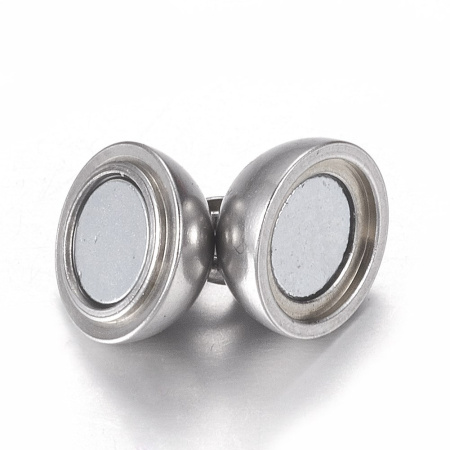 <p>Магнитная застежка шарик из нержавеющей стали марки 304 (гипоаллергенная, не темнеет, не облезает). Оттенок может отличаться от фотографии. Несмотря на свой небольшой размер, магниты довольно сильные. Внутри застежки на одной стороне имеется выемка, на другой выступ, за счёт чего половинки застежки не съезжают вбок друг относительно друга при носке. Цена за 1 шт.</p>