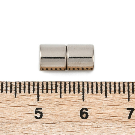 <p>
Магнитная застежка для бижутерии темно-серебристого цвета. Представляет собой два намагниченных концевика. Подходит для нити, ювелирного тросика или лески диаметром до 0.8 мм. Магниты очень сильные. Цена за 2 замочка.
</p><p>УЦЕНКА: небольшие вмятинки, сколы на покрытии.</p>