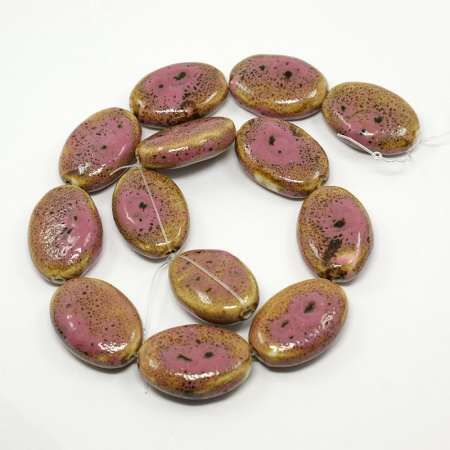 Бусина керамическая, 33х24х12мм, плоский овал, бежево-розовый с коричневыми крапинками, 1 шт.