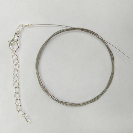 Набор для бус (колье, браслета), тросик стального цвета с посеребренными концевиками, карабином и удлинителем, базовый материал - сталь, 1 метр + 7 см