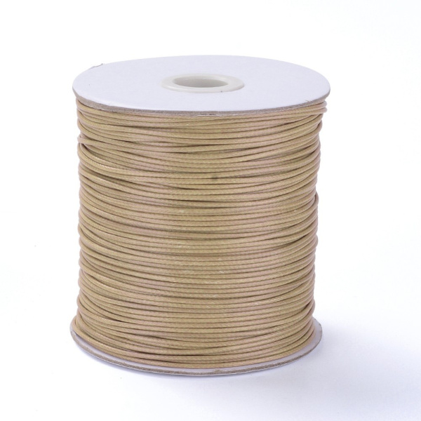 <p>Плетеный синтетический шнур, цвет песочно-бежевый. Оттенок может отличаться от фотографии и в разных поставках. Размер шнура может немного отличаться от заявленного. К этому шнуру лучше брать концевики с внутренним диаметром 1.8-2 мм: в меньший концевик шнур может быть сложно вставить из-за распушенного кончика. По возможности, продается цельным куском, однако, может поставляться несколькими отрезами. Цена за 10 метров.</p>