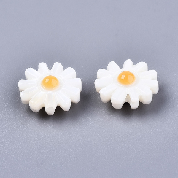 <p>
Бусина в форме плоского цветочка - стилизованной ромашки из натурального перламутра, с выпуклой окрашенной серединкой. Цвет от белоснежного до айвори, может отличаться от фотографии и в разных поставках. Цвет серединки ярко-жёлтый, серединка может быть не точно по центру. Бусины могут немного отличаться по форме и размеру. Диаметр бусины около 9-11 мм, толщина примерно 3 мм с краю и 4 мм по центру. Цена за 2 бусины.
</p>