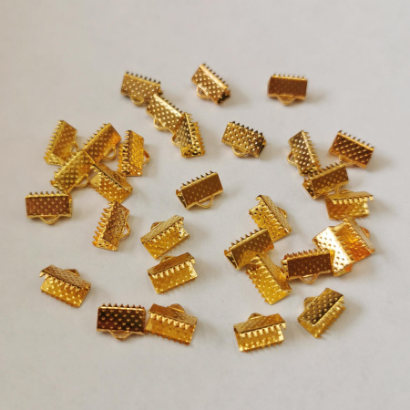 Концевики, 10х8мм (ширина 10мм), зажимы для ленты, текстурированные, базовый материал - железо, золотистого цвета, 10 грамм