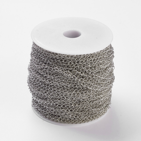 <p>Изящная витая цепочка. Звенья запаяны. Размер может немного отличаться от заявленного (под одним артикулом приходит цепочка размером от 3.5*2.5 до 4*3 мм). Оттенок может отличаться от фотографии и в разных поставках. Цена за 2 метра. При покупке нескольких метров, по возможности отрезается цельным куском.</p><p>ВНИМАНИЕ: могут попадаться звенья, слипшиеся между собой.</p>