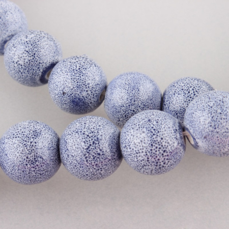 <p>
Керамическая бусина - шарик ручной работы. Бусина покрыта глазурью белого цвета с синими точками. Бусины могут немного отличаться по форме и размеру, рисунок на каждой бусине уникален. Диаметр отверстия - около 2 мм. Цена за 1 бусину.
</p>