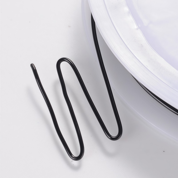 <p>Медная проволока с покрытием черного цвета. Используется для создания украшений, изготовления деревьев и цветов из бисера и камней, и прочих декоративных работ. Намотка может состоять из нескольких частей. Цена за катушку, примерно 3 метра.</p>