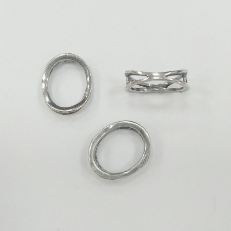 <p>Качественная российская фурнитура. Двусторонний соединительный элемент - двойной овал. По бокам имеются перемычки, которые можно использовать как петельки.
Отлично подходит для создания браслетов, колье, серег.
Базовый материал - латунь, покрытие - серебро 999 пробы с чернением. Гальваническое напыление серебром очень качественное и надежное - слой составляет около 12 мкм. Оттенок может отличаться от фотографии и в разных поставках. Произведено в России. Цена за 5 коннектор.</p><p>ВНИМАНИЕ: на поверхности возможны мелкие неровности.</p>