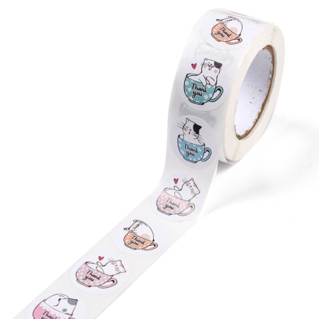 <p>
 Яркие милые самоклеющиеся стикеры с изображением котиков в кофейных чашечках с надписью Thank you (Спасибо). Размер наклейки примерно 2.5*2.5 см, может немного отличаться от заявленного. Отлично подходят для декорирования подарков, в том числе сделанных вручную, и детского творчества. Оттенок может отличаться от фотографии и в разных поставках. Наклейки сделаны из бумаги, поставляются на катушке, в наборе около 500 наклеек.
</p>