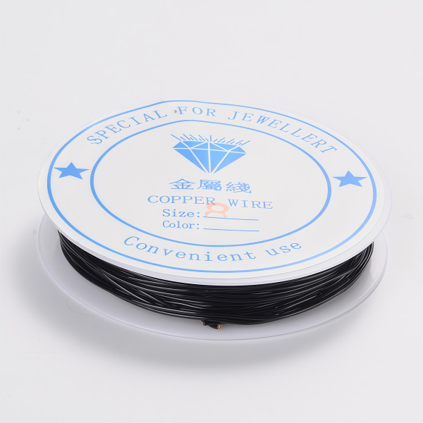 <p>Медная проволока с покрытием черного цвета. Используется для создания украшений, изготовления деревьев и цветов из бисера и камней, и прочих декоративных работ. Намотка может состоять из нескольких частей. Цена за катушку, примерно 3 метра.</p>