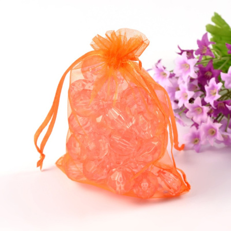 <p>Подарочный мешочек из оранжевой органзы с оранжевой ленточкой для завязывания, оттенок может отличаться от фотографии. Мешочки могут немного отличаться по форме и размеру, быть слегка помятыми. Цена за 10 шт.</p>