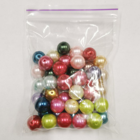 <p>Бюджетные стеклянные бусины с покрытием под жемчуг, цветное ассорти. Бусины могут немного отличаться по форме и размеру, быть слегка приплюснутыми у отверстия. На покрытии возможны неровности. Оттенок в миксе может отличаться от фотографии - в наборе могут быть цвета, не представленные на фотографии и быть представлены не все цвета с фотографии. Диаметр отверстия около 1 мм. Цена за 100 грамм (около 45 шт, бусины фасуются без проверки на дефекты и без подбора по цвету).</p>