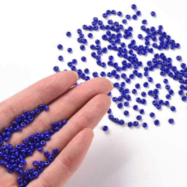 <p>Японский бисер TOHO Magatama (приплюснутый каплеобразный бисер Тохо со смещенным отверстием), размер 3мм. Непрозрачный синий (Opaque Navy Blue). Оттенок может отличаться от фотографии. Среднее количество бисерин в 1 грамме Toho Магатама 3 мм - около 35 штук, может сильно варьироваться в зависимости от цвета бисера. Цена за 10 грамм.</p>