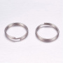 <p>Двойные колечки из нержавеющей стали (сталь марки 304: используется в пищевой промышленности, не окисляется). Отлично подойдут в качестве держателей для тяжелых подвесок, брелоков. Толщина проволоки - около 1 мм, толщина двойной части - около 1.9 мм. Оттенок может отличаться от фотографии и в разных поставках. Цена за 40 шт.</p>