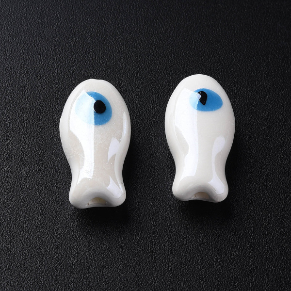 <p>Бусина из фарфора - стилизованная рыбка ручной работы. Перламутрово-белая рыба с голубым глазом, иногда предметы с такими глазками используют как амулет от сглаза. Бусины сделаны вручную, могут отличаться по форме, рисунку и размеру. Размер отверстия около 1-2 мм. Оттенок может отличаться от фотографии и в разных поставках. Цена за 5 бусин.</p><p>УЦЕНКА: небольшие пятнышки другого цвета; неровности, дырочки на глазури, царапинки,отверстие может быть сделано не очень аккуратно.</p>