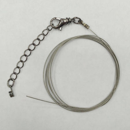 Набор для бус (колье, браслета), тросик стального цвета с чёрными концевиками, карабином и удлинителем, базовый материал - сталь, 1 метр + 7 см