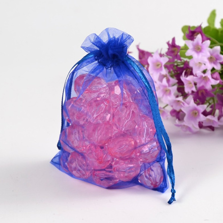 <p>Подарочный мешочек из синей органзы с синей ленточкой для завязывания, оттенок может отличаться от фотографии. Мешочки могут немного отличаться по форме и размеру, быть слегка помятыми. Цена за 10 шт.</p>