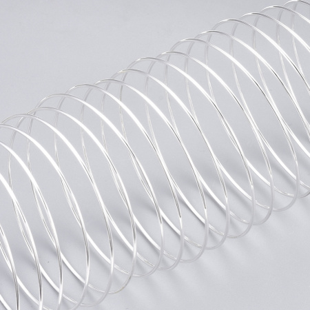 <p>Толстая проволока с памятью для браслета, стальная. Светло-серебристого цвета. Оттенок может отличаться от фотографии. Толщина проволоки 1 мм, диаметр витка около 5.5 см. Цена за 25 витков. Максимальная длина одним куском - 25 витков.</p><p>ВНИМАНИЕ: возможны пятнышки на покрытии.</p>