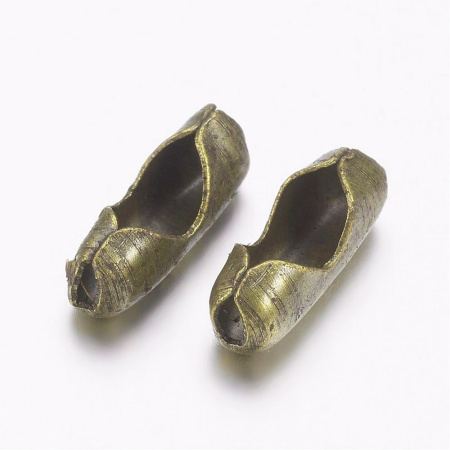 <p>Бюджетная металлическая застежка-соединитель для цепочки с шариками диаметром примерно 2.4 мм. Материал - железо с покрытием бронзового цвета. Оттенок может отличаться от фотографии. Цена за 5 грамм (примерно 50 штук, фасуются без проверки на дефекты).</p><p>ВНИМАНИЕ: в упаковке может попадаться шелуха овса, которая добавляется производителем для поглощения влаги.</p>