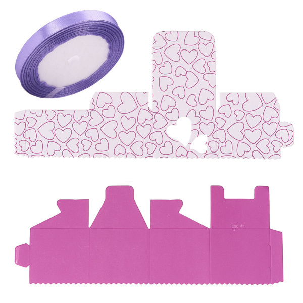 <p>Подарочная коробочка для украшений. На крышке имеется вырубка в форме сердечек. В комплекте ленточка для завязывания (около 55 см). Поставляется в разобранном виде, не требует склеивания. Цена за 5 шт.</p>