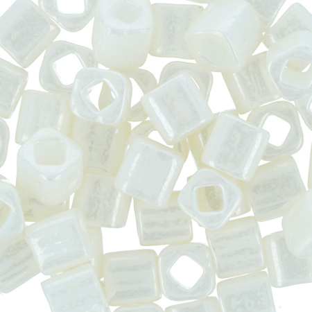 Бисер TOHO Cube, размер 4мм, цвет #122 (Непрозрачный глянцевый, белый навахо), 10 грамм