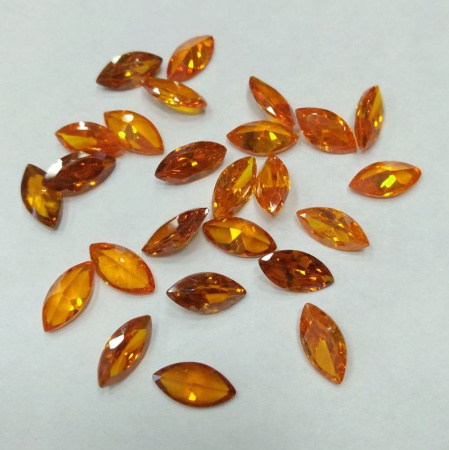 Ювелирный кристалл из фианита, 10х5мм, форма челнок, темно-оранжевый, 1 шт.