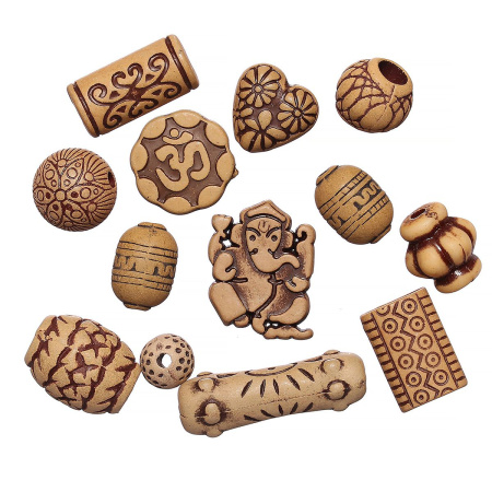 <p>
Набор акриловых бусин, могут попадаться небольшие подвесочки. Имитация резьбы по кости. Бусины и подвески могут отличаться от представленных на фотографии. Цена за набор из 10 грамм (около 12-25 штук в зависимости от размера). Фасуются без проверки на дефекты и без подбора по цвету, форме, размеру.
</p><p>ВНИМАНИЕ: наборы поставляются двух типов, см. фотографии.</p>