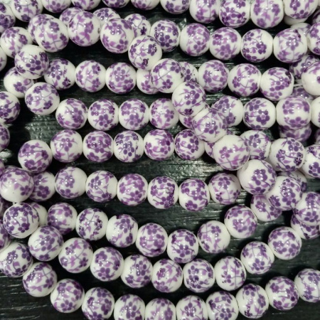<p>
Фарфоровая бусина (porcelain) с фиолетовыми цветами (печатный узор). Рисунок может быть немного смазан (см. фото). Диаметр бусин - около 10 мм, диаметр отверстия - около 1.8 мм. Бусины могут немного отличаться по форме и размеру. Цена за низку из 13 шт.
</p>