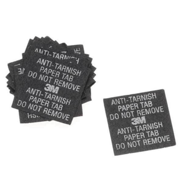<p>Анти-окислительные защитные вкладыши AntiTarnish Paper из бумаги. Положите такой вкладыш в пакет или коробку с металлическим изделием (изделие не должно касаться вкладыша!), и это изделие не будет темнеть (окисляться). Подходит для серебра, золота, меди, латуни, платины и других металлов. Размер вкладыша 2.5*2.5 см. Произведены в США. Цена за 10 шт.</p>
<p>ВНИМАНИЕ: в некоторых поставках вкладыши черные, без надписей; в некоторых с надписями; вкладыши могут быть слегка помяты.</p>