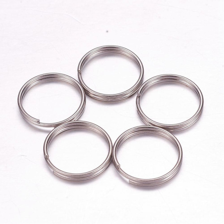 <p>Двойные колечки из нержавеющей стали (сталь марки 304: используется в пищевой промышленности, не окисляется). Отлично подойдут в качестве держателей для тяжелых подвесок, брелоков. Толщина проволоки - около 1 мм, толщина двойной части - около 1.9 мм. Оттенок может отличаться от фотографии и в разных поставках. Цена за 40 шт.</p>