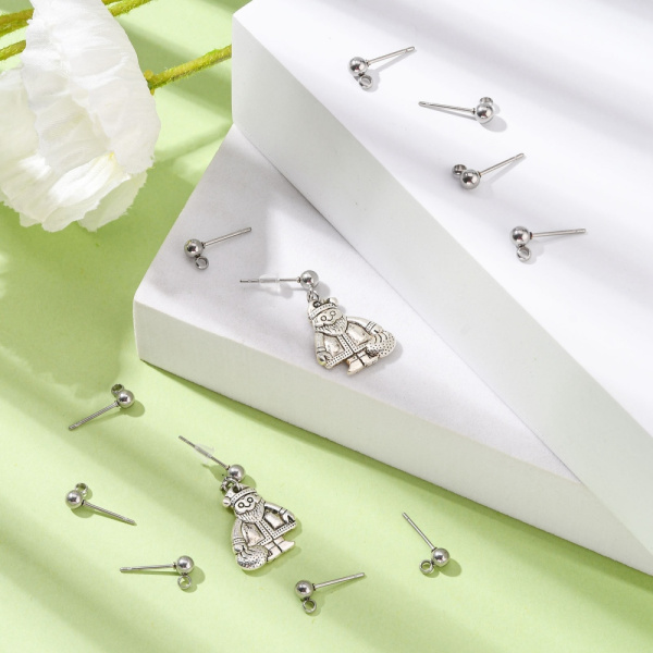 <p>Пуссеты с шариком 4 мм и петелькой из нержавеющей стали (марка 304: используется в пищевой промышленности, не окисляется). Застежки продаются отдельно. Оттенок может отличаться от фотографии и в разных поставках. Цена за 5 пар пуссет.</p><p>ВНИМАНИЕ: петельки могут быть припаяны не очень ровно, кончик гвоздика может быть с потертостями (царапинками).</p>