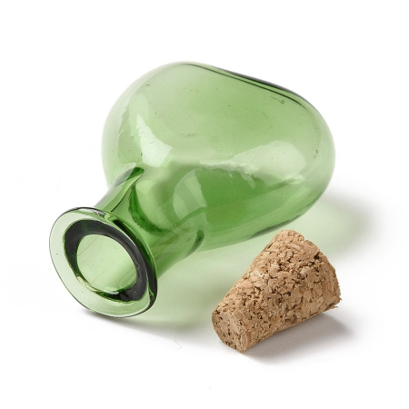 <p>Миниатюрная стеклянная бутылочка с пробкой. Бутылочка сделана из цветного стекла. Цвет зелёный, оттенок может отличаться от фотографии и в разных поставках. Высота баночек без пробки около 27-29 мм, ширина около 21 мм, толщина около 11 мм. Внутренний диаметр горлышка около 5 мм. Такие бутылочки отлично подходят для создания кулонов, кукольных миниатюр, как реквизит для различных игр, а также для декорирования дома. В бутылочку можно насыпать бусинки, положить засушенные цветы и т.д. Бутылочки могут немного отличаться по форме и размеру. На поверхности возможны мелкие царапинки и пятнышки. Цена за 1 шт.</p>