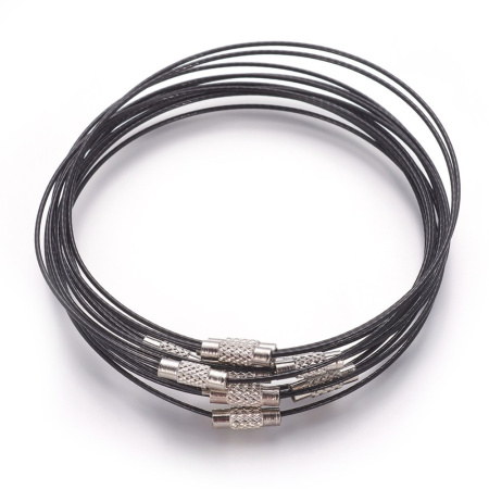 <p>Жесткая основа для браслета (чокер) с закручивающимся замком. Цвет основы (тросика) черный, замочка - стальной. Длина в закрытом состоянии 20-24 см в разных партиях, толщина тросика - 1 мм. Диаметр замка - 4 мм, диаметр концевика на тросике - 3 мм. Цена за 5 шт.</p>