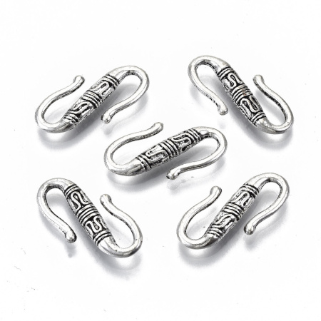 <p>Крупная S-образная застежка-крючок с витым узором, соединительные колечки в комплект не входят. Оттенок и степень чернения могут отличаться от фотографии. Цена за 1 шт.</p>