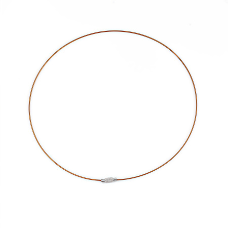 <p>Довольно жесткая основа для колье (чокер) с закручивающимся замком. Сделана из стали с нейлоновым покрытием. Цвет основы янтарно-коричневый, цвет замочка темно-серебристый. Оттенок может отличаться от фотографии. Длина 45 см, толщина тросика - 1 мм. Цена за 5 шт.</p>