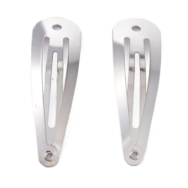 <p>Бюджетная металлическая основа для заколки-невидимки клик клак стального цвета. Оттенок может отличаться от фотографии. На заколке имеется отверстие для дополнительного крепления декора. На покрытии возможны небольшие царапинки и пятнышки. Цена за 20 шт.</p>